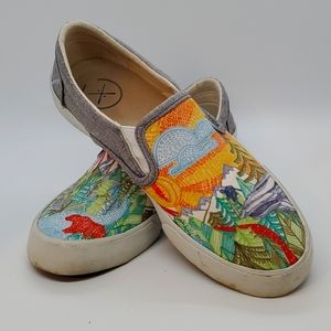 Inkkas wildlife scene slip on sneakers size 8.5